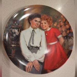 Knowles China plate "Annie and Grace" The Annie Collector Plate Series